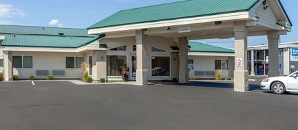Quality Inn Exterior