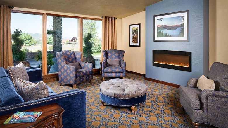 <b>Comfort Inn & Suites Ashland Lobby</b>. Images powered by <a href="https://iceportal.shijigroup.com/" title="IcePortal" target="_blank">IcePortal</a>.