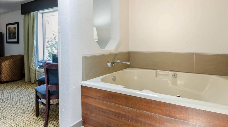 <b>Comfort Inn & Suites Ashland Suite</b>. Images powered by <a href="https://iceportal.shijigroup.com/" title="IcePortal" target="_blank">IcePortal</a>.
