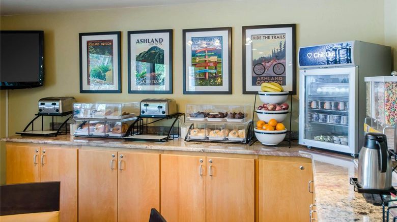 <b>Comfort Inn & Suites Ashland Restaurant</b>. Images powered by <a href="https://iceportal.shijigroup.com/" title="IcePortal" target="_blank">IcePortal</a>.