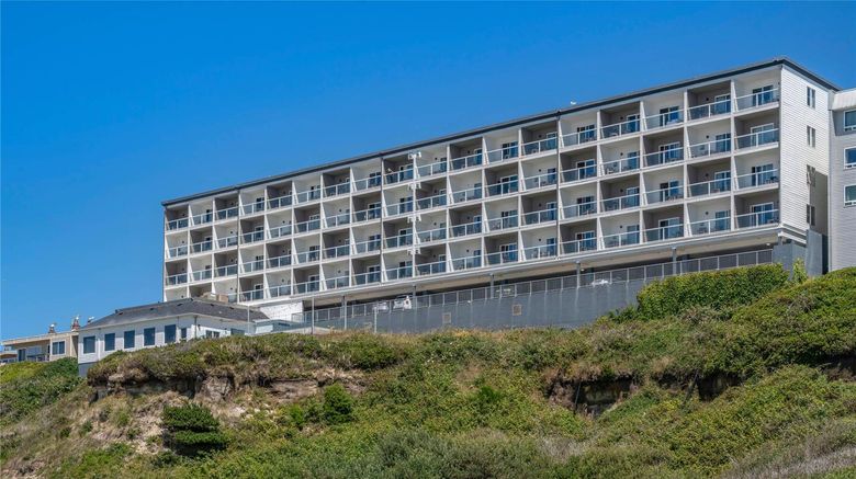 <b>Elizabeth Oceanfront Suites-Ascend Hotel Exterior</b>. Images powered by <a href="https://iceportal.shijigroup.com/" title="IcePortal" target="_blank">IcePortal</a>.