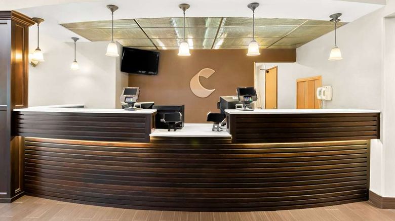 <b>Comfort Suites Portland Airport Lobby</b>. Images powered by <a href="https://iceportal.shijigroup.com/" title="IcePortal" target="_blank">IcePortal</a>.
