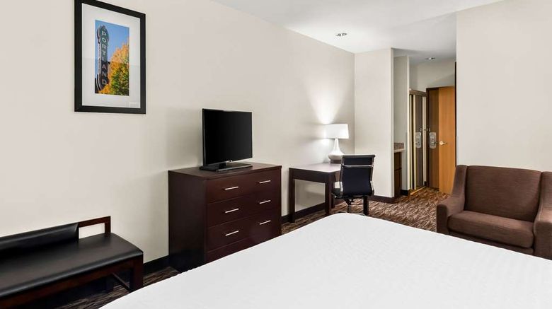 <b>Comfort Suites Portland Airport Suite</b>. Images powered by <a href="https://iceportal.shijigroup.com/" title="IcePortal" target="_blank">IcePortal</a>.