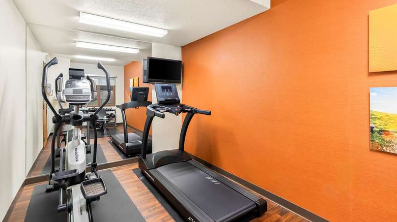 <b>Comfort Suites Portland Airport Health</b>. Images powered by <a href="https://iceportal.shijigroup.com/" title="IcePortal" target="_blank">IcePortal</a>.