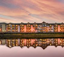 The Kathryn Riverfront Inn Exterior
