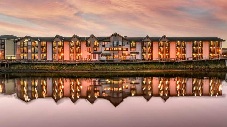 The Kathryn Riverfront Inn Exterior