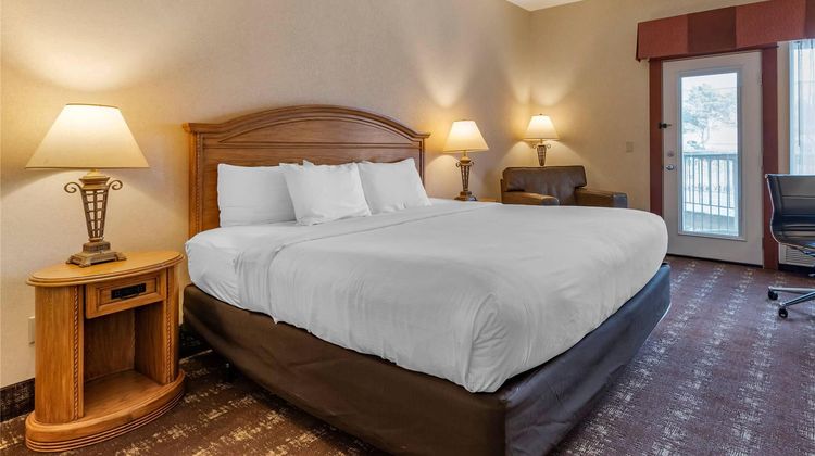 The Kathryn Riverfront Inn Room