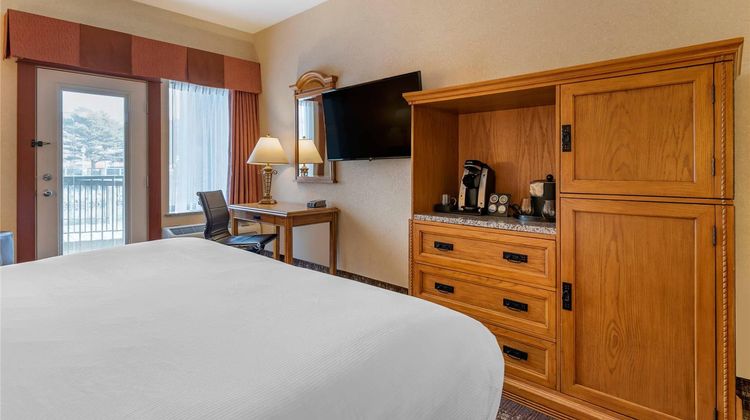 The Kathryn Riverfront Inn Room