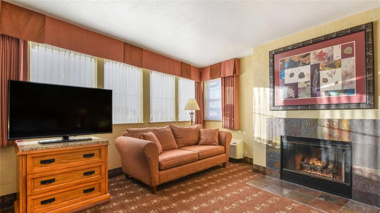 The Kathryn Riverfront Inn Suite