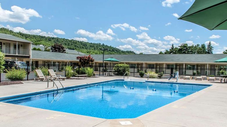 <b>Quality Inn Bedford Pool</b>. Images powered by <a href="https://iceportal.shijigroup.com/" title="IcePortal" target="_blank">IcePortal</a>.