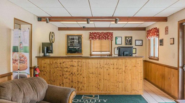 <b>Quality Inn Royle Lobby</b>. Images powered by <a href="https://iceportal.shijigroup.com/" title="IcePortal" target="_blank">IcePortal</a>.