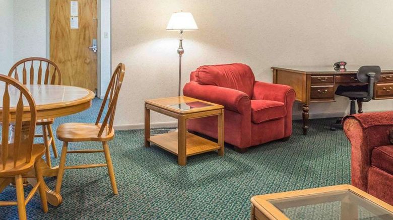 <b>Quality Inn Royle Suite</b>. Images powered by <a href="https://iceportal.shijigroup.com/" title="IcePortal" target="_blank">IcePortal</a>.