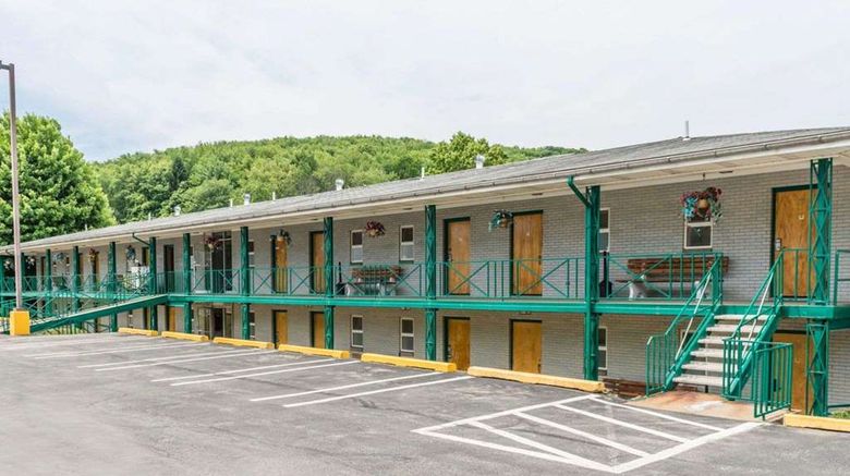 <b>Quality Inn Royle Exterior</b>. Images powered by <a href="https://iceportal.shijigroup.com/" title="IcePortal" target="_blank">IcePortal</a>.