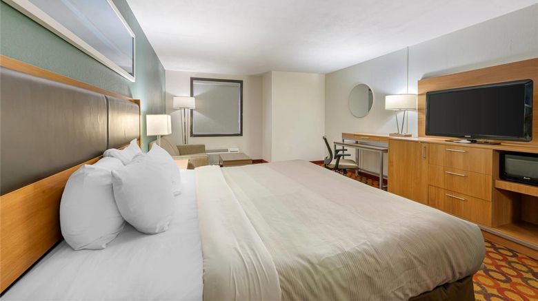<b>Quality Inn Room</b>. Images powered by <a href="https://iceportal.shijigroup.com/" title="IcePortal" target="_blank">IcePortal</a>.