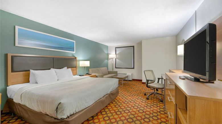 <b>Quality Inn Room</b>. Images powered by <a href="https://iceportal.shijigroup.com/" title="IcePortal" target="_blank">IcePortal</a>.