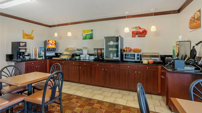 <b>Quality Inn Restaurant</b>. Images powered by <a href="https://iceportal.shijigroup.com/" title="IcePortal" target="_blank">IcePortal</a>.