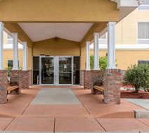 Comfort Suites Hotel Exterior