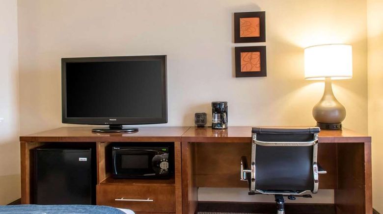 <b>Comfort Suites Hotel Suite</b>. Images powered by <a href="https://iceportal.shijigroup.com/" title="IcePortal" target="_blank">IcePortal</a>.