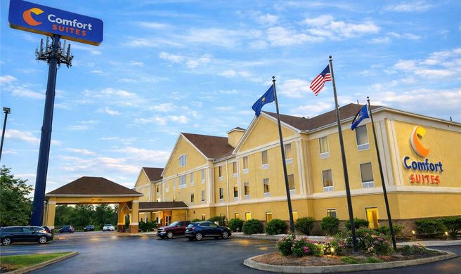 Comfort Suites Hotel Exterior
