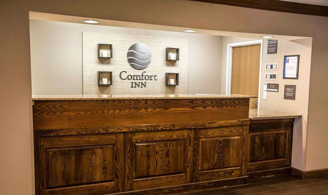 Quality Inn & Suites Lobby