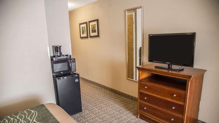 Quality Inn & Suites Suite