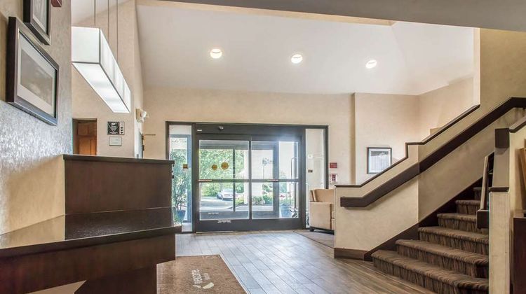 Sleep Inn & Suites Lobby