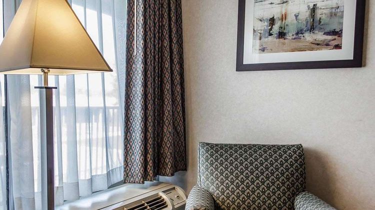 Quality Inn and Suites York East Room