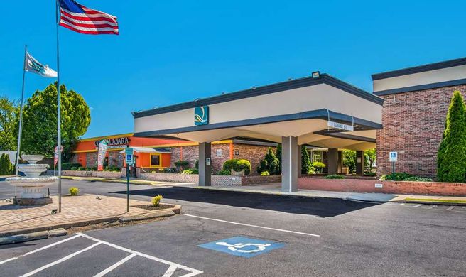 Quality Inn and Suites York East Exterior