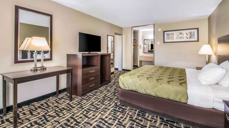 <b>Quality Inn and Suites York East Suite</b>. Images powered by <a href="https://iceportal.shijigroup.com/" title="IcePortal" target="_blank">IcePortal</a>.