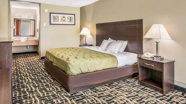 <b>Quality Inn and Suites York East Suite</b>. Images powered by <a href="https://iceportal.shijigroup.com/" title="IcePortal" target="_blank">IcePortal</a>.