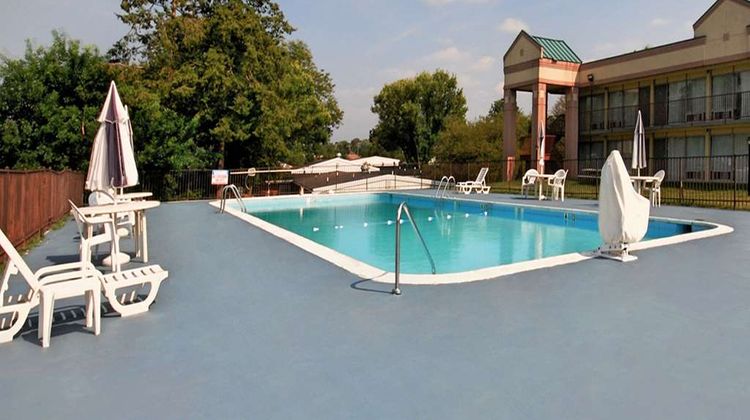 Quality Inn and Suites York East Pool