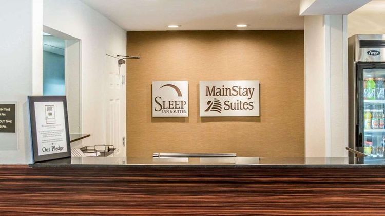 MainStay Suites Pittsburgh Airport Lobby