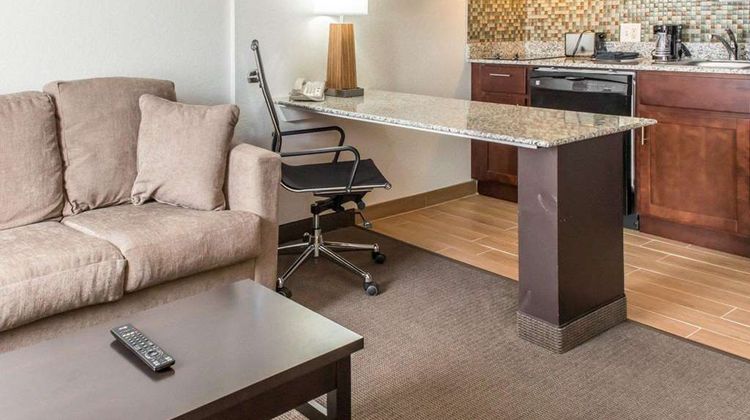 MainStay Suites Pittsburgh Airport Suite