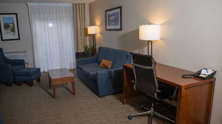 Comfort Inn & Suites Erie Room