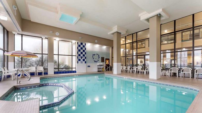 <b>Comfort Inn & Suites Pool</b>. Images powered by <a href="https://iceportal.shijigroup.com/" title="IcePortal" target="_blank">IcePortal</a>.