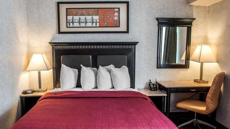 Quality Inn & Suites North Room