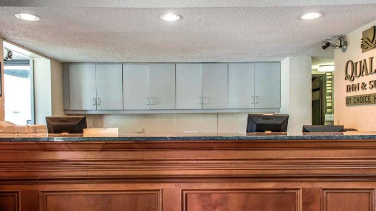 Quality Inn & Suites North Lobby