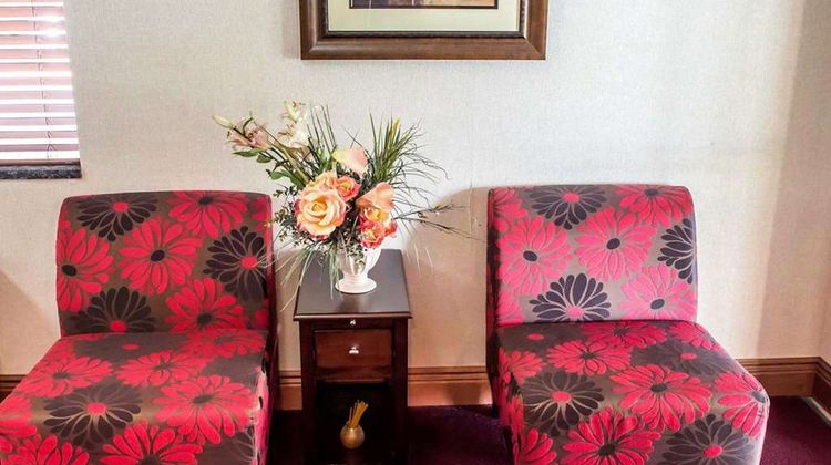 Quality Inn & Suites North Lobby