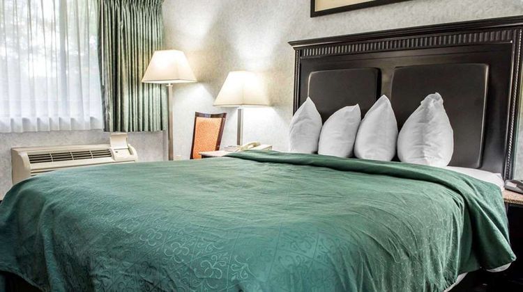 Quality Inn & Suites North Room