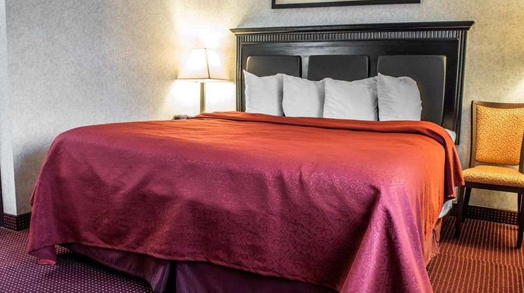 Quality Inn & Suites North Room