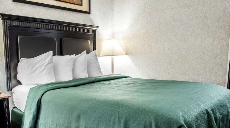Quality Inn & Suites North Room