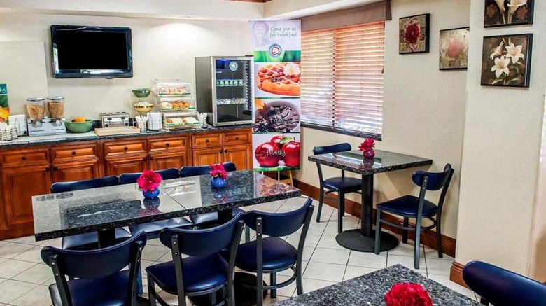 <b>Quality Inn & Suites North Restaurant</b>. Images powered by <a href="https://iceportal.shijigroup.com/" title="IcePortal" target="_blank">IcePortal</a>.