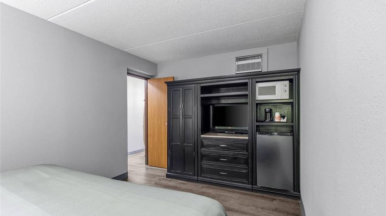 <b>Quality Inn & Suites North Suite</b>. Images powered by <a href="https://iceportal.shijigroup.com/" title="IcePortal" target="_blank">IcePortal</a>.