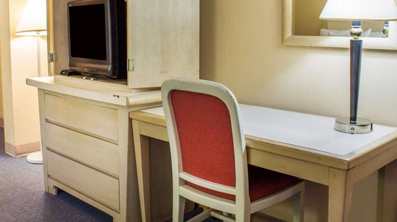 <b>Econo Lodge Drums Room</b>. Images powered by <a href="https://iceportal.shijigroup.com/" title="IcePortal" target="_blank">IcePortal</a>.