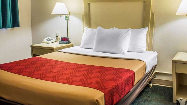 <b>Econo Lodge Drums Room</b>. Images powered by <a href="https://iceportal.shijigroup.com/" title="IcePortal" target="_blank">IcePortal</a>.