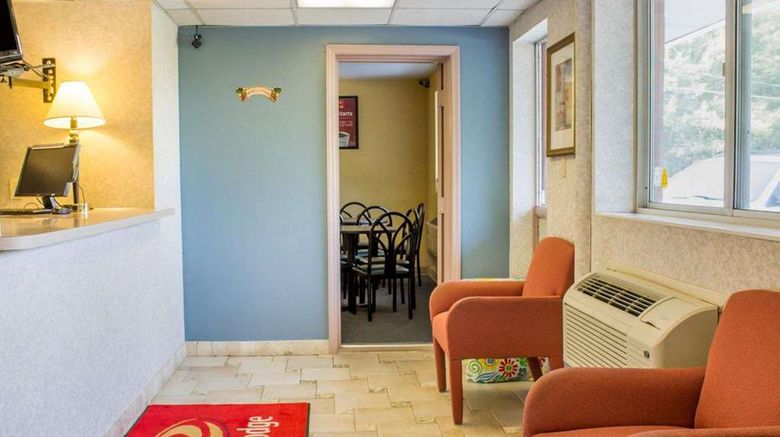 <b>Econo Lodge Drums Lobby</b>. Images powered by <a href="https://iceportal.shijigroup.com/" title="IcePortal" target="_blank">IcePortal</a>.