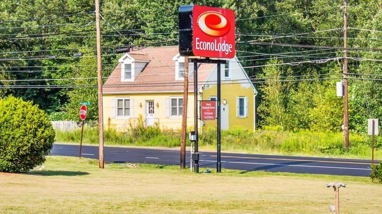 Econo Lodge Drums Exterior