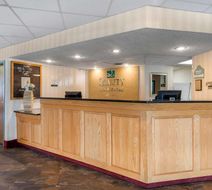 Quality Inn & Suites Lobby