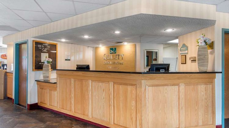 Quality Inn & Suites Lobby