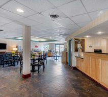 Quality Inn & Suites Lobby